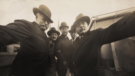 Lupakan Oscar, Ini Selfie Paling Bersejarah