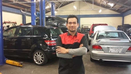 WNI Pembuat Kue Sukses Bisnis Mobil dan Buka Bengkel di Selandia Baru