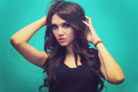 Alexa Key, Si Manja yang Tak Suka Umbar Kemesraan