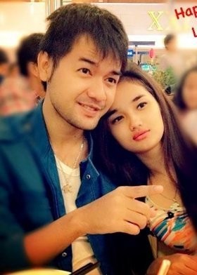 Kemesraan Pasangan Suami-Istri Faby Marcelia dan Revand Narya