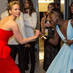 Lupita Nyongo dan Jennifer Lawrence Rebutan Piala Oscar