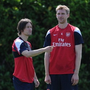 Arsenal Ikat Mertesacker dan Rosicky dengan Kontrak Baru