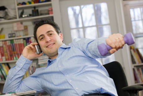 10 Gerakan Olahraga Curian yang Bisa Dilakukan Saat Bekerja