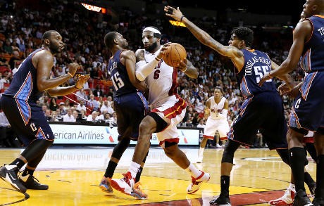 King James Cetak Rekor 61 Poin, Heat Bekuk Bobcats