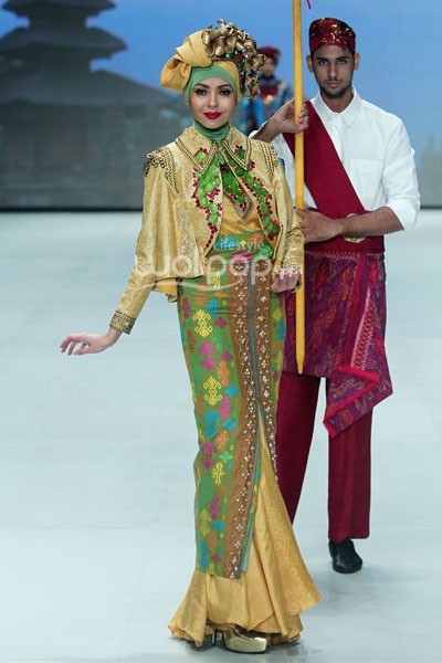 Dian Pelangi Royal Kingdom of Indonesia, Revealing Innocence. Indonesia Fashion Week 2014 at Jakarta Convention Center. Senayan. Jakarta. [Foto: Mohammad Abduh/Wolipop]