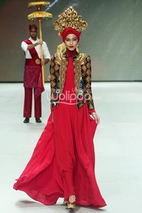 Dian Pelangi Royal Kingdom of Indonesia, Revealing Innocence. Indonesia Fashion Week 2014 at Jakarta Convention Center. Senayan. Jakarta. [Foto: Mohammad Abduh/Wolipop]