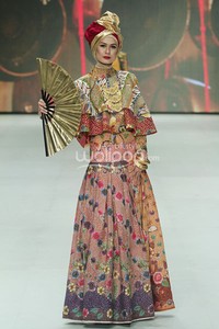 Dian Pelangi Royal Kingdom of Indonesia, Revealing Innocence. Indonesia Fashion Week 2014 at Jakarta Convention Center. Senayan. Jakarta. [Foto: Mohammad Abduh/Wolipop]