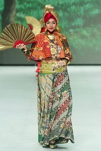 Dian Pelangi Royal Kingdom of Indonesia, Revealing Innocence. Indonesia Fashion Week 2014 at Jakarta Convention Center. Senayan. Jakarta. [Foto: Mohammad Abduh/Wolipop]