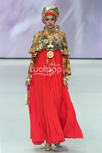 Dian Pelangi Royal Kingdom of Indonesia, Revealing Innocence. Indonesia Fashion Week 2014 at Jakarta Convention Center. Senayan. Jakarta. [Foto: Mohammad Abduh/Wolipop]