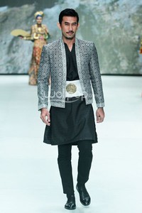 Dian Pelangi Royal Kingdom of Indonesia, Revealing Innocence. Indonesia Fashion Week 2014 at Jakarta Convention Center. Senayan. Jakarta. [Foto: Mohammad Abduh/Wolipop]