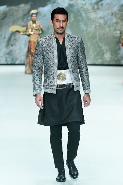 Dian Pelangi Royal Kingdom of Indonesia, Revealing Innocence. Indonesia Fashion Week 2014 at Jakarta Convention Center. Senayan. Jakarta. [Foto: Mohammad Abduh/Wolipop]