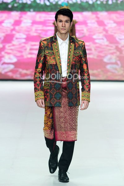 Dian Pelangi Royal Kingdom of Indonesia, Revealing Innocence. Indonesia Fashion Week 2014 at Jakarta Convention Center. Senayan. Jakarta. [Foto: Mohammad Abduh/Wolipop]
