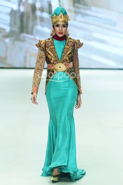 Dian Pelangi Royal Kingdom of Indonesia, Revealing Innocence. Indonesia Fashion Week 2014 at Jakarta Convention Center. Senayan. Jakarta. [Foto: Mohammad Abduh/Wolipop]