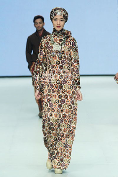 Itang Yunasz Occident Orient Revealing Innocence. Indonesia Fashion Week 2014 at Jakarta Convention Center. Senayan. Jakarta. [Foto: Mohammad Abduh/Wolipop]