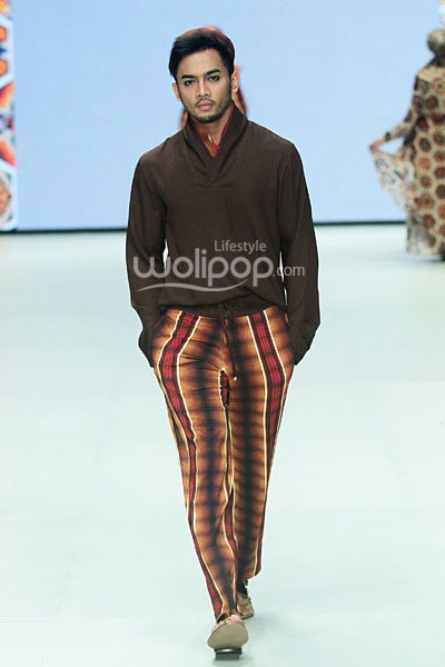 Itang Yunasz Occident Orient Revealing Innocence. Indonesia Fashion Week 2014 at Jakarta Convention Center. Senayan. Jakarta. [Foto: Mohammad Abduh/Wolipop]