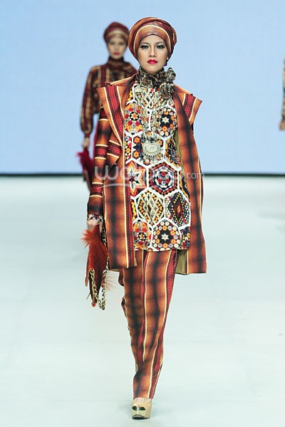 Itang Yunasz Occident Orient Revealing Innocence. Indonesia Fashion Week 2014 at Jakarta Convention Center. Senayan. Jakarta. [Foto: Mohammad Abduh/Wolipop]