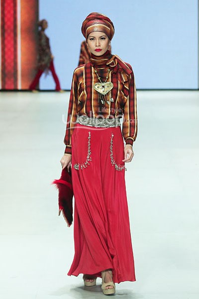 Itang Yunasz Occident Orient Revealing Innocence. Indonesia Fashion Week 2014 at Jakarta Convention Center. Senayan. Jakarta. [Foto: Mohammad Abduh/Wolipop]