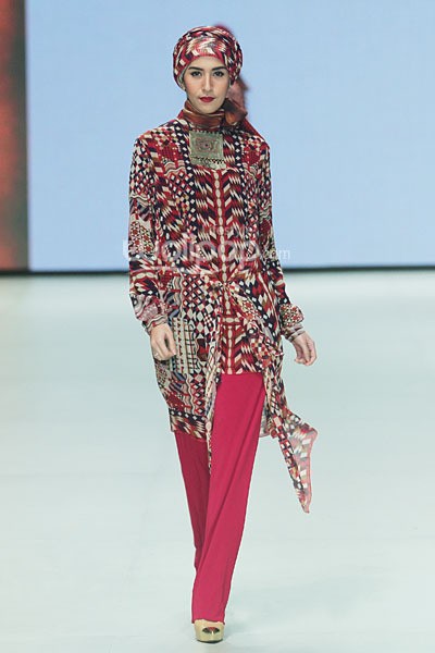 Itang Yunasz Occident Orient Revealing Innocence. Indonesia Fashion Week 2014 at Jakarta Convention Center. Senayan. Jakarta. [Foto: Mohammad Abduh/Wolipop]