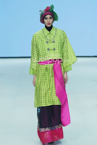Iva Lativah Akulturasi Revealing Innocence. Indonesia Fashion Week 2014 at Jakarta Convention Center. Senayan. Jakarta. [Foto: Mohammad Abduh/Wolipop]