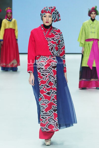 Iva Lativah Akulturasi Revealing Innocence. Indonesia Fashion Week 2014 at Jakarta Convention Center. Senayan. Jakarta. [Foto: Mohammad Abduh/Wolipop]