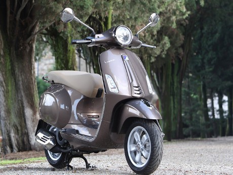  Berapa  Harga  Vespa  Primavera di Indonesia 