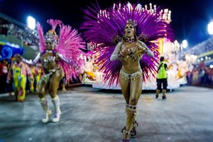 Video Hot! Goyang Samba Seksi di Karnaval Rio de Janeiro