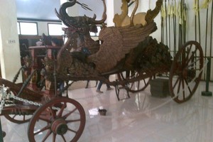 Singa Barong, Kereta BMW Asli Cirebon