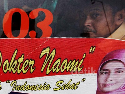 Caleg Nebeng Angkot