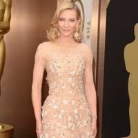 Cate Blanchett Rayakan Kemenangan Oscar dengan Tato