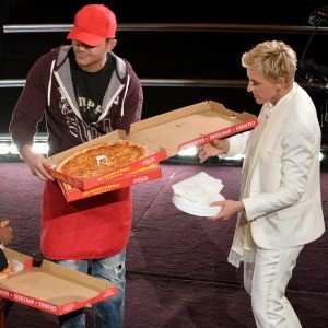 Ini Dia Selebriti Hollywood Pemberi Tip Terbanyak