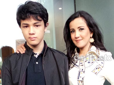 Anak Laki-laki Andi Soraya yang Mencuri Perhatian