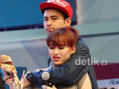 Aww, Ayu Ting Ting Dipeluk Raffi Ahmad