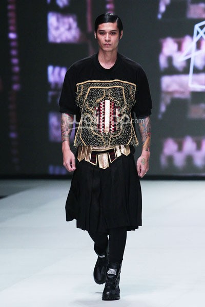 Priyo Oktaviano Couture 2014 HERO. EDGY PHILOSOPHY. Indonesia Fashion Week 2014 at Jakarta Convention Center. Senayan. Jakarta. [Foto: Mohammad Abduh/Wolipop]