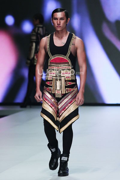 Priyo Oktaviano Couture 2014 HERO. EDGY PHILOSOPHY. Indonesia Fashion Week 2014 at Jakarta Convention Center. Senayan. Jakarta. [Foto: Mohammad Abduh/Wolipop]