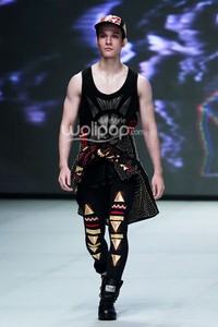 Priyo Oktaviano Couture 2014 HERO. EDGY PHILOSOPHY. Indonesia Fashion Week 2014 at Jakarta Convention Center. Senayan. Jakarta. [Foto: Mohammad Abduh/Wolipop]