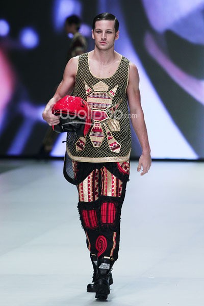 Priyo Oktaviano Couture 2014 HERO. EDGY PHILOSOPHY. Indonesia Fashion Week 2014 at Jakarta Convention Center. Senayan. Jakarta. [Foto: Mohammad Abduh/Wolipop]