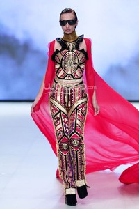 Priyo Oktaviano Couture 2014 HERO. EDGY PHILOSOPHY. Indonesia Fashion Week 2014 at Jakarta Convention Center. Senayan. Jakarta. [Foto: Mohammad Abduh/Wolipop]