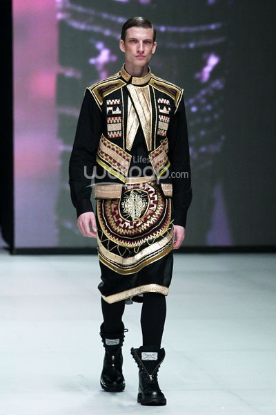 Priyo Oktaviano Couture 2014 HERO. EDGY PHILOSOPHY. Indonesia Fashion Week 2014 at Jakarta Convention Center. Senayan. Jakarta. [Foto: Mohammad Abduh/Wolipop]