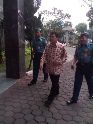 Wamenkes Kunjungi Korban Ledakan Gudang Peluru di RSAL Mintohardjo
