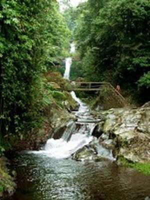 Mandi di Air Terjun Ini Konon Bisa Dapat Jodoh