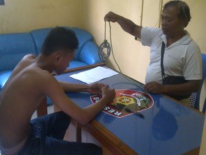 Puluhan Remaja Serang SMK 5 Semarang Menggunakan Batu dan Petasan