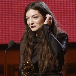 Kolaborasi Bareng Son Lux, Lorde Pamer Lagu Baru