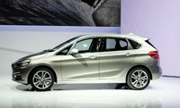 Tersedia dalam 3 pilihan mesin yaitu 1.500 cc 3 silinder tenaga 136 Hp dan torsi 220 Nm, mesin 2.000 cc 4 silinder tenaga 231 Hp dengan torsi 350 Nm dan pilihan mesin 2.000 cc diesel 4 silinder yang mampu melontarkan power 150 Hp dan torsi 330 Nm. (Istimewa/dok BMW).