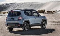 Jeep Renegade dilengkapi dengan rem cakram pada semua roda dan merupakan SUV kecil pertama yang ditawarkan dengan transmisi otomatis 9 percepatan. Istimewa/Chrysler.