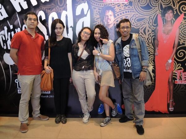 Foto Terakhir Ade Sara Bersama Teman-teman di Java Jazz Festival