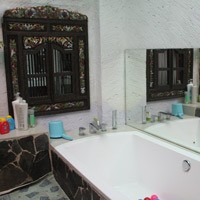 Kamar Mandi, Tempat Renny Djajoesman Cari Wangsit di Rumah
