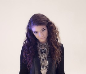 Tampilkan Royals, Bruce Springsteen Buat Lorde Terharu