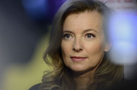 Mantan Kekasih Presiden Prancis Menang Gugatan Soal Foto Berbikini