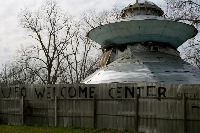 Ini dia UFO Welcome Center (whoaflow.com)