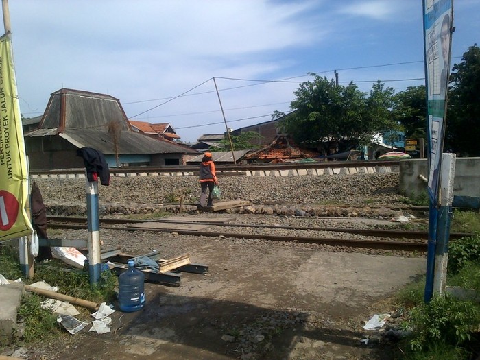 Penjual Nasi Terpental dan Tewas setelah Dagangannya Terserempet Kereta